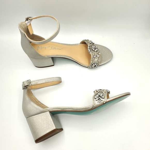 Betsey Johnson Mel sandals, Silver, NIB - Picture 4 of 12